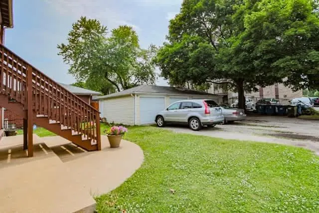 Peaceful One Bedroom Near Chicago