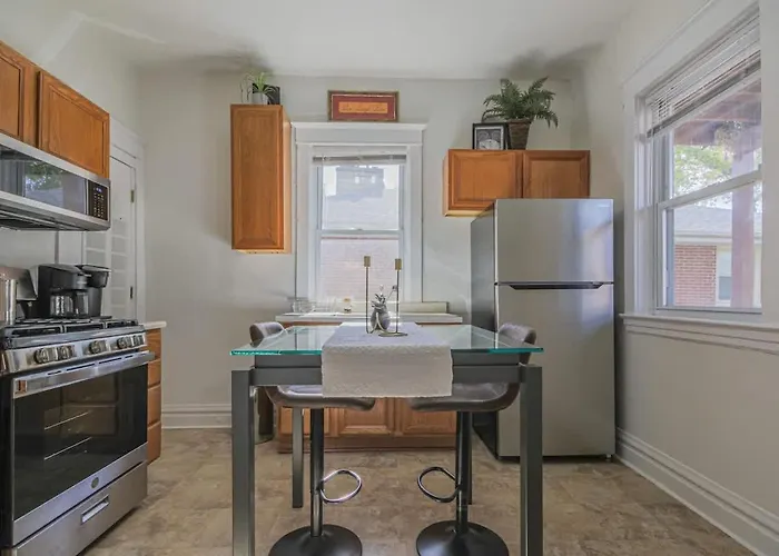 Peaceful One Bedroom Near Chicago